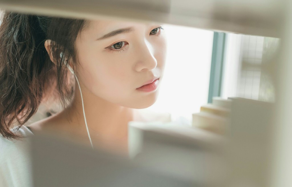 “呵~”刘璋无奈的笑了起来，外面响起了喊杀声，虽然民心所向，但终究还是有那么一批人选择了反抗，哪怕这份反抗，在此时已经没有任何意义。